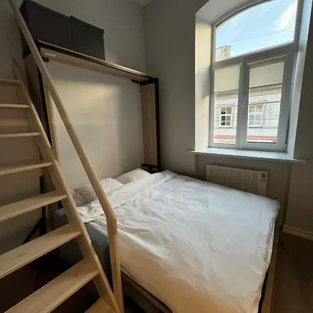 Stylish & Cozy Old Town Den - Near Choral Synagogue