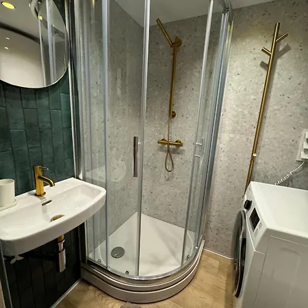 Apartment Stylish & Cozy Old Town Den - Near Choral Synagogue *