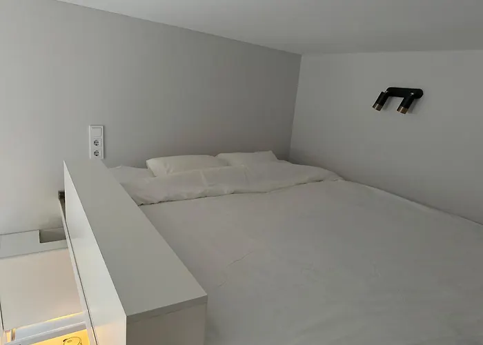 Apartment Stylish & Cozy Old Town Den - Near Choral Synagogue *