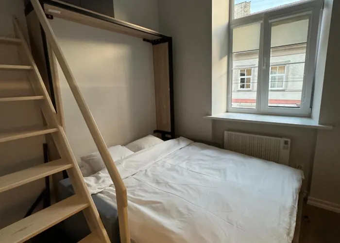 Stylish & Cozy Old Town Den - Near Choral Synagogue