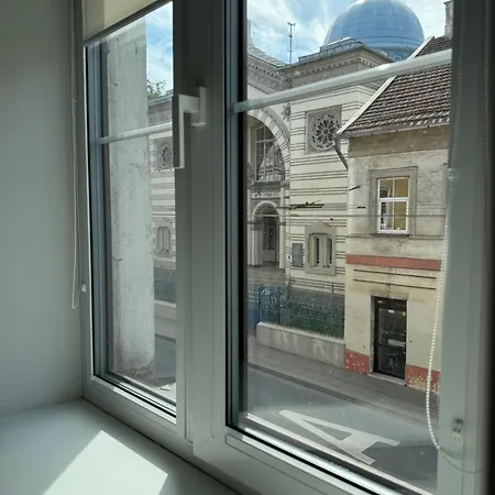 Apartment Stylish & Cozy Old Town Den - Near Choral Synagogue *