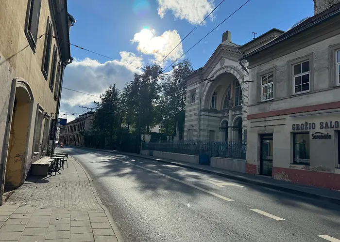 Apartment Stylish & Cozy Old Town Den - Near Choral Synagogue *